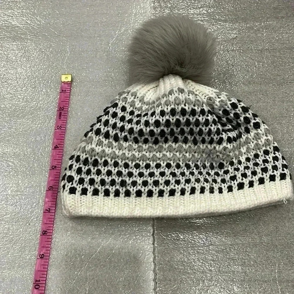 ❤️2/$30❤️Bula Knit Beanie with Pom-WMN - Picture 4 of 4